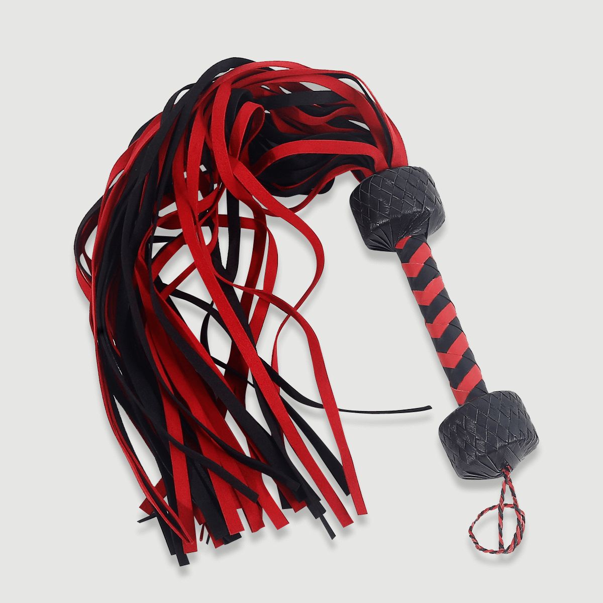 Δερμάτινο Flogger Με Διπλή Ανάγλυφη Λαβή & Πολλαπλές Ουρές Leather Flogger With Double Textured Grip & Multiple Tails – Κόκκινο/Μαύρο by Sexopolis