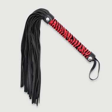 Flogger Με Δερμάτινες Λωρίδες & Υφαντή Κόκκινη Λαβή Flogger With Leather Strands & Braided Red Handle - Μαύρο/Κόκκινο