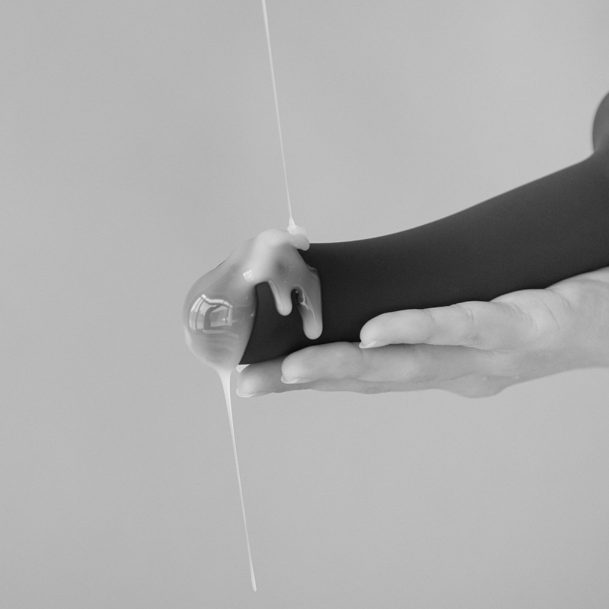 Ομοίωμα Σιλικόνης που Εκσπερματίζει Small Squirting Cum Semi Realistic Silicone Dildo - Μαύρο by Sexopolis
