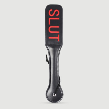 Δερμάτινο Paddle Με Χάραξη SLUT & Διπλή Επένδυση Domme Series Leather Paddle With SLUT Cutout & Red Backing – Μαύρο